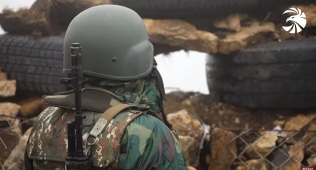 Армянский военнослужащий на передовой. Кадр видео
ВООРУЖЕННЫЕ СИЛЫ MEDIA https://www.youtube.com/watch?v=FGXc0hWqj5M&t=1s Армянский военнослужащий на передовой. Кадр видео
ВООРУЖЕННЫЕ СИЛЫ MEDIA https://www.youtube.com/watch?v=FGXc0hWqj5M&t=1s