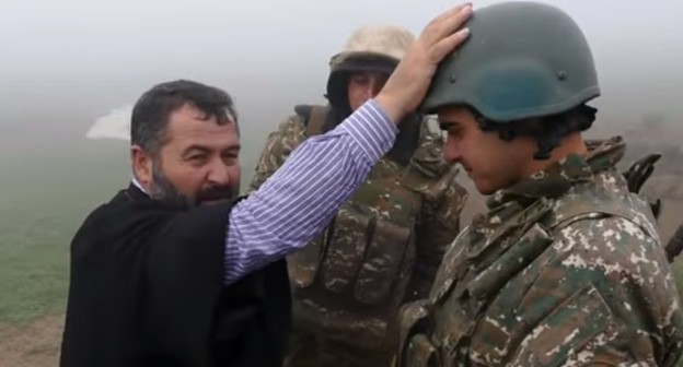 Священник благословляет армянских военнослужащий на передовой. Кадр видео
ВООРУЖЕННЫЕ СИЛЫ MEDIA https://www.youtube.com/watch?v=FGXc0hWqj5M&t=1s Священник благословляет армянских военнослужащий на передовой. Кадр видео
ВООРУЖЕННЫЕ СИЛЫ MEDIA https://www.youtube.com/watch?v=FGXc0hWqj5M&t=1s