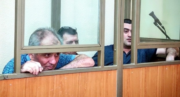Вилен Аванесов, Александр Парков и Арсен Аванесов (слева направо) в зале суда. Ростов-на-Дону, 29 июля 2021 года. Фото Константина Волгина для "Кавказского узла". Вилен Аванесов, Александр Парков и Арсен Аванесов (слева направо) в зале суда. Ростов-на-Дону, 29 июля 2021 года. Фото Константина Волгина для "Кавказского узла".