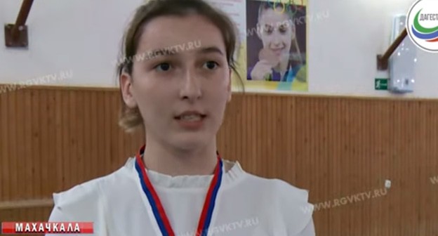 Джаврият Алиева. Кадр видео
РГВК "Дагестан" https://www.youtube.com/watch?v=elvBftR8TVQ&t=12s Джаврият Алиева. Кадр видео
РГВК "Дагестан" https://www.youtube.com/watch?v=elvBftR8TVQ&t=12s