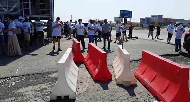 Торговцы с закрытого в Аксайском районе Ростовской области рынка «Атлант». Фото Вячеслава Прудникова для "Кавказского узла" Торговцы с закрытого в Аксайском районе Ростовской области рынка «Атлант». Фото Вячеслава Прудникова для "Кавказского узла"