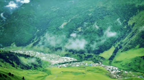 Село Гутатли в Цунтинском районе Дагестана. Стоп-кадр видео https://www.youtube.com/watch?v=uNxngkxD1kM Село Гутатли в Цунтинском районе Дагестана. Стоп-кадр видео https://www.youtube.com/watch?v=uNxngkxD1kM