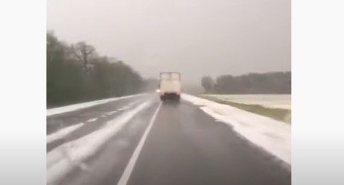 Град в Лабинском районе Краснодарского края вечером 4 августа. Кадр видео
YugopolisTube https://www.youtube.com/watch?v=5rL1YazfJ0g Град в Лабинском районе Краснодарского края вечером 4 августа. Кадр видео
YugopolisTube https://www.youtube.com/watch?v=5rL1YazfJ0g
