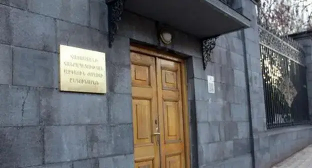 Вход в здание парламента Армении. Фото Армине Мартиросян для "Кавказского узла" Вход в здание парламента Армении. Фото Армине Мартиросян для "Кавказского узла"