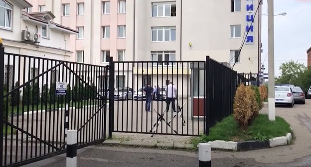 Отделение полиции в Истре. Кадр видео
"Телеканал 360" https://www.youtube.com/watch?v=VkwXjqPTyeU Отделение полиции в Истре. Кадр видео
"Телеканал 360" https://www.youtube.com/watch?v=VkwXjqPTyeU