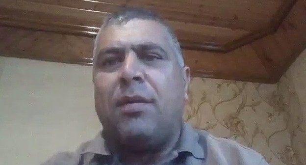 Ализамин Салаев. Скриншот видео: https://www.facebook.com/elzamin.salayev/videos/158496345182695/ Ализамин Салаев. Скриншот видео: https://www.facebook.com/elzamin.salayev/videos/158496345182695/
