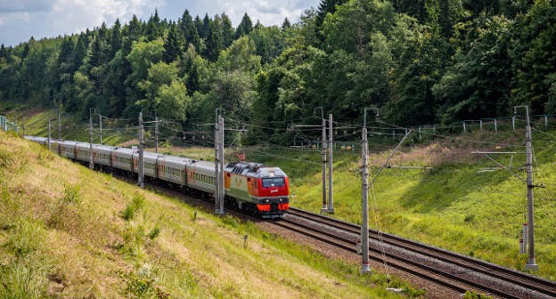 Поезд дальнего следования. Фото: пресс-служба ОАО "РЖД" https://company.rzd.ru/ru/9407/page/68650?id=20326 Поезд дальнего следования. Фото: пресс-служба ОАО "РЖД" https://company.rzd.ru/ru/9407/page/68650?id=20326