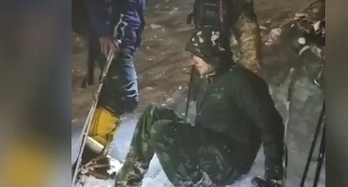 Эвакуация с Эльбруса альпиниста из Санкт-Петербурга. Кадр видео канала в instagram Эльбрусский ВПСО МЧС Росси https://www.instagram.com/elbrusskii_vpso/ Эвакуация с Эльбруса альпиниста из Санкт-Петербурга. Кадр видео канала в instagram Эльбрусский ВПСО МЧС Росси https://www.instagram.com/elbrusskii_vpso/