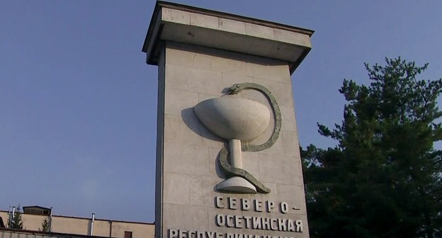 Стелла при въезде в Республиканскую клиническую больницу скорой медицинской помощи во Владикавказе. Кадр видео
iRYSTON TV https://www.youtube.com/watch?v=OHTSBp8MnlU Стелла при въезде в Республиканскую клиническую больницу скорой медицинской помощи во Владикавказе. Кадр видео
iRYSTON TV https://www.youtube.com/watch?v=OHTSBp8MnlU