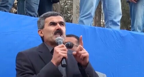 Азербайджанский правозащитник Огтай Гюльалыев. Стоп-кадр видео канала YouTube "Elçi TV" https://www.youtube.com/watch?v=ag5cMhW5rG4 Азербайджанский правозащитник Огтай Гюльалыев. Стоп-кадр видео канала YouTube "Elçi TV" https://www.youtube.com/watch?v=ag5cMhW5rG4