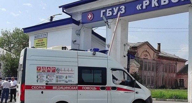 Въезд в клиническую больницу скорой помощи во Владикавказе. Фото Эммы Марзоевой для "Кавказского узла" Въезд в клиническую больницу скорой помощи во Владикавказе. Фото Эммы Марзоевой для "Кавказского узла"