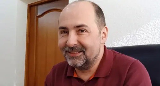 Дмитрий Богданов. Кадр видео Михаил Мах Народный батюшка ПРИЮТ АНГЕЛОВ https://www.youtube.com/watch?v=C66PGphYcck Дмитрий Богданов. Кадр видео Михаил Мах Народный батюшка ПРИЮТ АНГЕЛОВ https://www.youtube.com/watch?v=C66PGphYcck