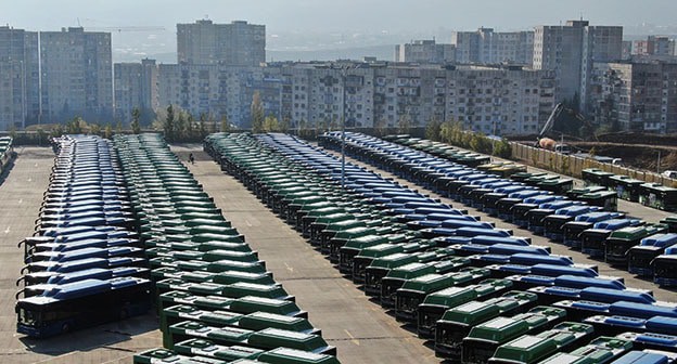 Общественный транспорт на стоянке в Тбилиси. Ноябрь 2020 года. Фото: REUTERS/Irakli Gedenidze Общественный транспорт на стоянке в Тбилиси. Ноябрь 2020 года. Фото: REUTERS/Irakli Gedenidze