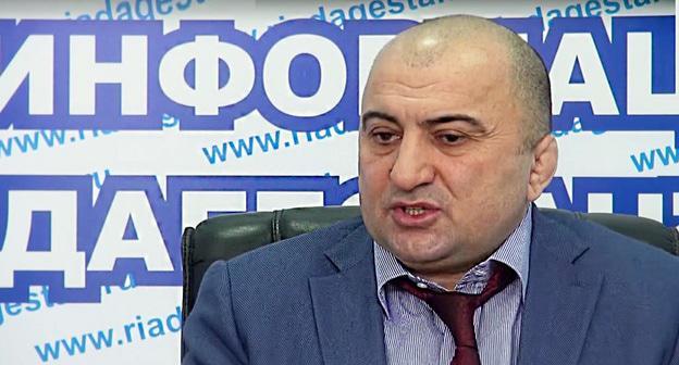 Магомед Хизриев. Кадр из видео пользователя
РГВК "Дагестан" https://www.youtube.com/watch?v=IogApGCAx1k Магомед Хизриев. Кадр из видео пользователя
РГВК "Дагестан" https://www.youtube.com/watch?v=IogApGCAx1k