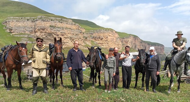 Участники первого Северо-Кавказского конного туристического похода. Фото предоставлено 
"Кавказскому узлу" организаторами похода Ибрагимом Ягановым и Валерием Поматовым.