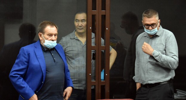 Михаил Музраев и его адвокаты. Фото Константина Волгина для "Кавказского узла"
Михаил Музраев и его адвокаты. Фото Константина Волгина для "Кавказского узла"
