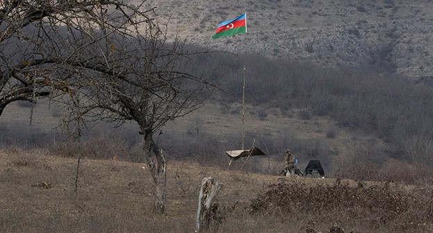 Азербайджанский военнослужащий на боевых позициях в Нагорном Карабахе. Январь 2021 г. Фото: REUTERS/Артем Микрюков Азербайджанский военнослужащий на боевых позициях в Нагорном Карабахе. Январь 2021 г. Фото: REUTERS/Артем Микрюков
