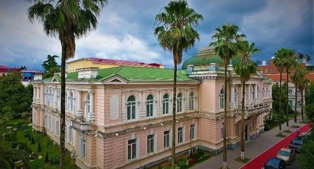 Мэрия Батуми. Фото https://wikimapia.org/7264259/ru/Батумская-мэрия#/photo/7380161 Мэрия Батуми. Фото https://wikimapia.org/7264259/ru/Батумская-мэрия#/photo/7380161