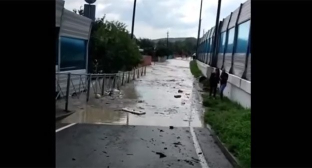 Ситуация в Нижнебаканской. 20 августа 2021 г. Скриншот видео https://www.youtube.com/watch?v=cYVRKLJFfJM Ситуация в Нижнебаканской (20.08.21) Ситуация в Нижнебаканской. 20 августа 2021 г. Скриншот видео https://www.youtube.com/watch?v=cYVRKLJFfJM Ситуация в Нижнебаканской (20.08.21)