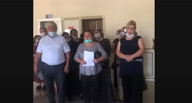 Кадр видеообращения владельцев банкетных залов. Скриншот видео https://www.youtube.com/watch?v=a-7M6Wu2qJ0 Кадр видеообращения владельцев банкетных залов. Скриншот видео https://www.youtube.com/watch?v=a-7M6Wu2qJ0