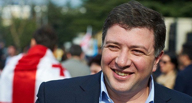 Гиги Угулава. Фото: Александр Имедашвили, NEWSGEORGIA.
https://www.newsgeorgia.ge/eks-mera-tbilisi-gigi-ugulava-osvobodili-iz-zala-suda/ Гиги Угулава. Фото: Александр Имедашвили, NEWSGEORGIA.
https://www.newsgeorgia.ge/eks-mera-tbilisi-gigi-ugulava-osvobodili-iz-zala-suda/