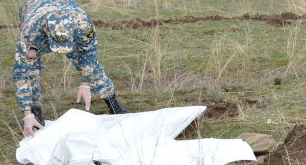 Поисковые работы в зоне боев в Нагорном Карабахе. Фото пресс-службы Госслужбы по чрезвычайным ситуациям МВД Нагорного Карабаха. http://rs-nkr.am/content.php?contid=3160&fbclid=IwAR147wm1I979pbAj3B_oQhT35FrCmEpxe8C9bVsdRV2YsZZs9pbdBefigAI Поисковые работы в зоне боев в Нагорном Карабахе. Фото пресс-службы Госслужбы по чрезвычайным ситуациям МВД Нагорного Карабаха. http://rs-nkr.am/content.php?contid=3160&fbclid=IwAR147wm1I979pbAj3B_oQhT35FrCmEpxe8C9bVsdRV2YsZZs9pbdBefigAI