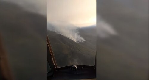 Лесной пожар в горах Азербайджана. Стоп-кадр из видео на странице МЧС Азербайджана в Youtube. https://www.youtube.com/watch?v=ogNoA6gdc0U Лесной пожар в горах Азербайджана. Стоп-кадр из видео на странице МЧС Азербайджана в Youtube. https://www.youtube.com/watch?v=ogNoA6gdc0U