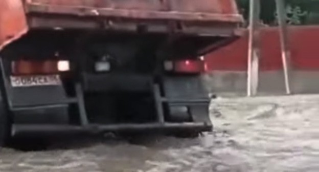 Подтопление ингушском селе Нижние Ачалуки . Кадр видео
ВАЙНАХИ https://www.youtube.com/watch?v=JWguQl-5MTQ&t=1s Подтопление ингушском селе Нижние Ачалуки . Кадр видео
ВАЙНАХИ https://www.youtube.com/watch?v=JWguQl-5MTQ&t=1s