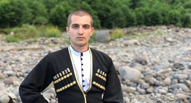 Георгий Гуев. Фото: пресс-служба ПЦ "Мемориал" https://memohrc.org/ru/news_old/memorial-schitaet-politzaklyuchyonnym-georgiya-gueva-osuzhdyonnogo-k-shesti-godam-kolonii Георгий Гуев. Фото: пресс-служба ПЦ "Мемориал" https://memohrc.org/ru/news_old/memorial-schitaet-politzaklyuchyonnym-georgiya-gueva-osuzhdyonnogo-k-shesti-godam-kolonii