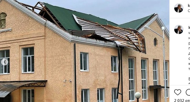 Дом в Кабардино-Балкарии, поврежденный после непогоды. Скриншот сообщения на странице Казбека Кокова https://www.instagram.com/p/CTTr8L4sZdc/ Дом в Кабардино-Балкарии, поврежденный после непогоды. Скриншот сообщения на странице Казбека Кокова https://www.instagram.com/p/CTTr8L4sZdc/