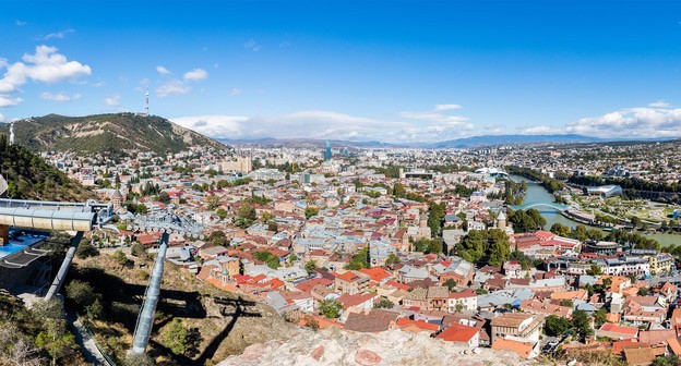 Вид на Тбилиси Фото Diego Delso https://commons.wikimedia.org/wiki/Category:Tbilisi#/media/File:Vista_de_Tiflis,_Georgia,_2016-09-29,_DD_67-71_PAN.jpg Вид на Тбилиси Фото Diego Delso https://commons.wikimedia.org/wiki/Category:Tbilisi#/media/File:Vista_de_Tiflis,_Georgia,_2016-09-29,_DD_67-71_PAN.jpg