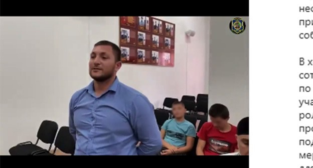 Кадр видеозаписи профилактической беседы с жителями Аргуна. Скриншот видео https://www.instagram.com/p/CTU8M5coHYB/ Кадр видеозаписи профилактической беседы с жителями Аргуна. Скриншот видео https://www.instagram.com/p/CTU8M5coHYB/
