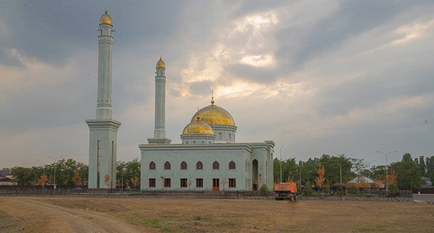 Мечеть в поселке Джамлайлы Алиханова (бывший Гикало). Фото: https://www.grozny-inform.ru/news/society/131073/ Мечеть в поселке Джамлайлы Алиханова (бывший Гикало). Фото: https://www.grozny-inform.ru/news/society/131073/