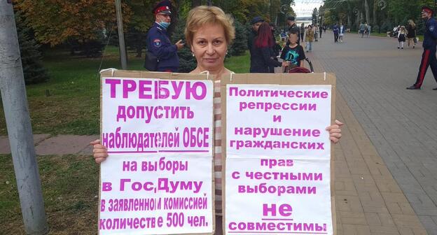 Тамара Гродникова на пикете в Волгограде 12 сентября 2021 года. Фото Татьяны Филимоновой для «Кавказского узла» Тамара Гродникова на пикете в Волгограде 12 сентября 2021 года. Фото Татьяны Филимоновой для «Кавказского узла»