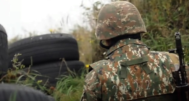 Солдат армянской армии на боевой позиции. Кадр видео пресс-службы МО Армении https://mil.am/hy/news/9921 Солдат армянской армии на боевой позиции. Кадр видео пресс-службы МО Армении https://mil.am/hy/news/9921