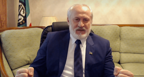 Ахмед Закаев. Скриншот 
видеосюжета  NEP Prague www.youtube.com/watch?v=T2dbgV1fqho
