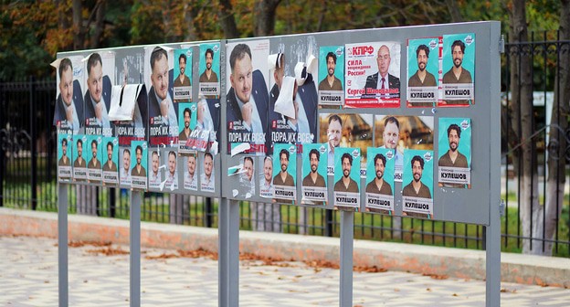 Агитационные плакаты. Фото Вячеслава Прудникова для "Кавказского узла" Агитационные плакаты. Фото Вячеслава Прудникова для "Кавказского узла"