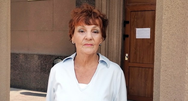 Галина Тихенко у здания суда. Фото Татьяны Филимоновой для "Кавказского узла" Галина Тихенко у здания суда. Фото Татьяны Филимоновой для "Кавказского узла"