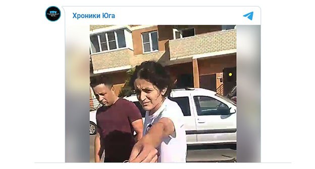 Полицейские задержали Алипат Султанбегову. 17 сентября 2021 г. Скриншот видео https://t.me/south_chronicles/10882 Полицейские задержали Алипат Султанбегову. 17 сентября 2021 г. Скриншот видео https://t.me/south_chronicles/10882