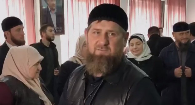 Рамзан Кадыров на избирательном участке 17.09.2021. Кадр видео
ИА Грозный - Информ https://www.youtube.com/watch?v=JfUz-3bs0aA Рамзан Кадыров на избирательном участке 17.09.2021. Кадр видео
ИА Грозный - Информ https://www.youtube.com/watch?v=JfUz-3bs0aA