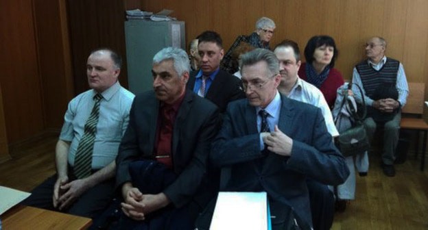 Подсудимые Свидетели Иеговы* в суде в Волгограде (на первых двух скамьях). Март 2020 года. Фото Татьяны Филимоновой для "Кавказского узла" Подсудимые Свидетели Иеговы* в суде в Волгограде (на первых двух скамьях). Март 2020 года. Фото Татьяны Филимоновой для "Кавказского узла"