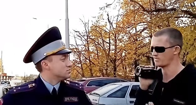 Блогер Станислав Андреев (справа). Кадр видео канала
"Инспектор Андреев" https://www.youtube.com/watch?v=0ISfJuoddRY Блогер Станислав Андреев (справа). Кадр видео канала
"Инспектор Андреев" https://www.youtube.com/watch?v=0ISfJuoddRY