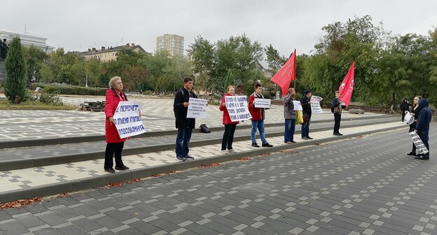 Групповой пикет против фальсификации итогов голосования. Волгоград, 25 сентября 2021 года. Фото Татьяны Филимоновой для "Кавказского узла". Групповой пикет против фальсификации итогов голосования. Волгоград, 25 сентября 2021 года. Фото Татьяны Филимоновой для "Кавказского узла".