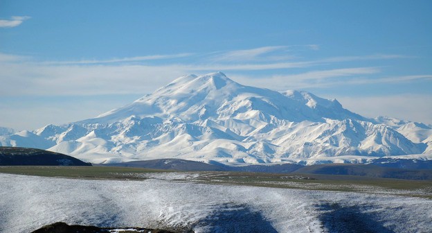 Эльбрус. Фото: JukoFF https://ru.wikipedia.org/ Эльбрус. Фото: JukoFF https://ru.wikipedia.org/