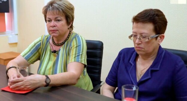 Елена Попова и Наталья Андреева. Кадр видео Пётр Лукашин https://v1.ru/text/health/2021/06/11/69960092/ Елена Попова и Наталья Андреева. Кадр видео Пётр Лукашин https://v1.ru/text/health/2021/06/11/69960092/