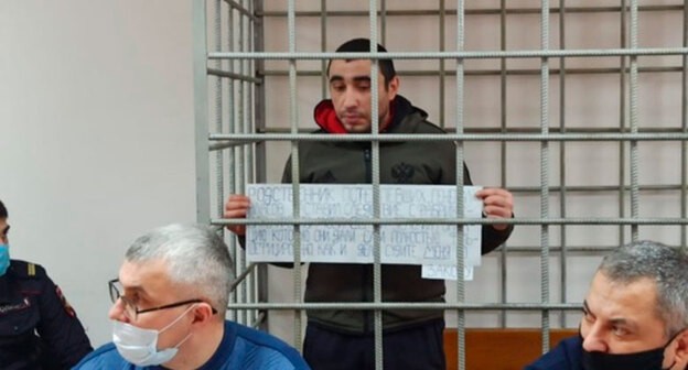 Арсен Мелконян в суде. Фото пресс-службы суда https://novostivolgograda.ru/news/incident/13-07-2021/v-volgograde-melkonyan-pozhalovalsya-v-sud-na-regulyarnoe-zatochenie-v-kartser?utm_source=yxnews&utm_medium=desktop&nw=1626171981000 Арсен Мелконян в суде. Фото пресс-службы суда https://novostivolgograda.ru/news/incident/13-07-2021/v-volgograde-melkonyan-pozhalovalsya-v-sud-na-regulyarnoe-zatochenie-v-kartser?utm_source=yxnews&utm_medium=desktop&nw=1626171981000