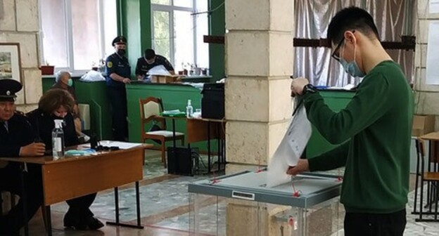 Голосование на выборах в Калмыкии. 19 сентября 2021 года. Фото Бадмы Бюрчиева для "Кавказского узла" Голосование на выборах в Калмыкии. 19 сентября 2021 года. Фото Бадмы Бюрчиева для "Кавказского узла"