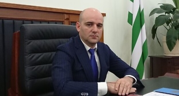 Дмитрий Дбар. Источник: МВД Абхазии https://mvdra.org/foto/р_Д.С.Дбар.jpg Дмитрий Дбар. Источник: МВД Абхазии https://mvdra.org/foto/р_Д.С.Дбар.jpg