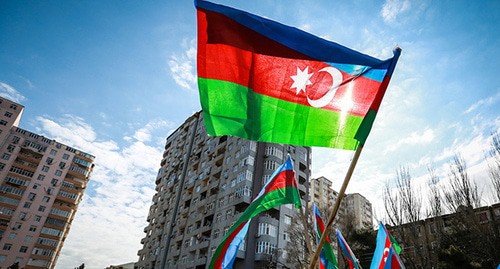 Флаг Азербайджана на митинге. Фото Азиза Каримова для "Кавказского узла" Флаг Азербайджана на митинге. Фото Азиза Каримова для "Кавказского узла"