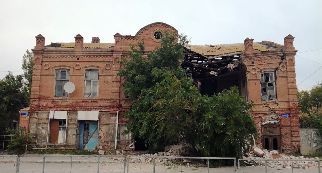 Здание "Дом Розенблюма", обрушилось в Астрахани. Фото Алены Садовской для "Кавказского узла" Здание "Дом Розенблюма", обрушилось в Астрахани. Фото Алены Садовской для "Кавказского узла"